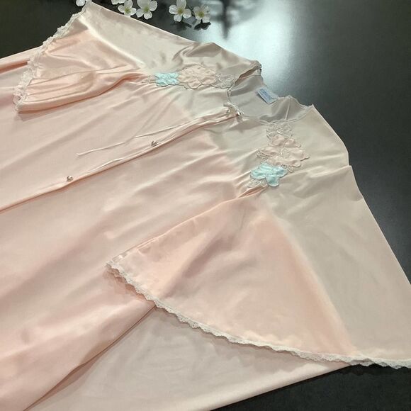 Vintage Other - Vintage Lorraine Angel Sleeve Long Nylon Robe Peignoir Silky Floral Appliqué USA